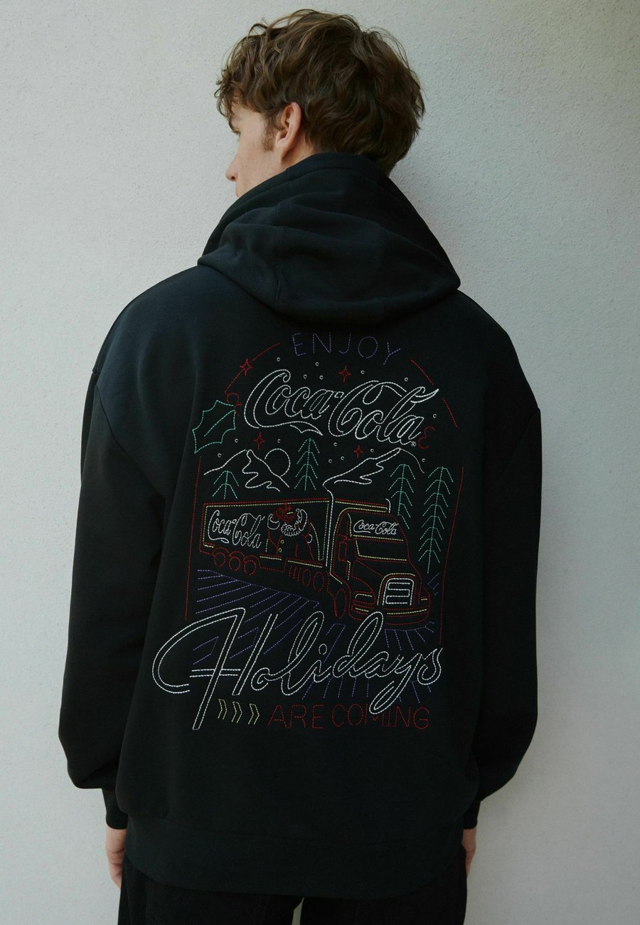 Худи Next CHRISTMAS COCA COLA GRAPHIC LICENSE, Black
Худи Next CHRISTMAS COCA COLA GRAPHIC LICENSE, Black