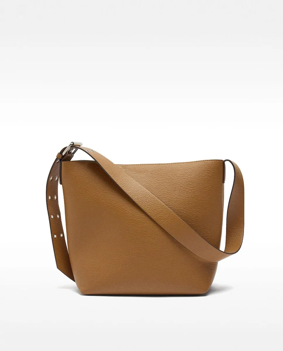 Сумка через плечо с ручкой, украшенной заклепками, и магнитной застежкой Parfois, песочный
Сумка через плечо с ручкой, украшенной заклепками, и магнитной застежкой Parfois, песочный