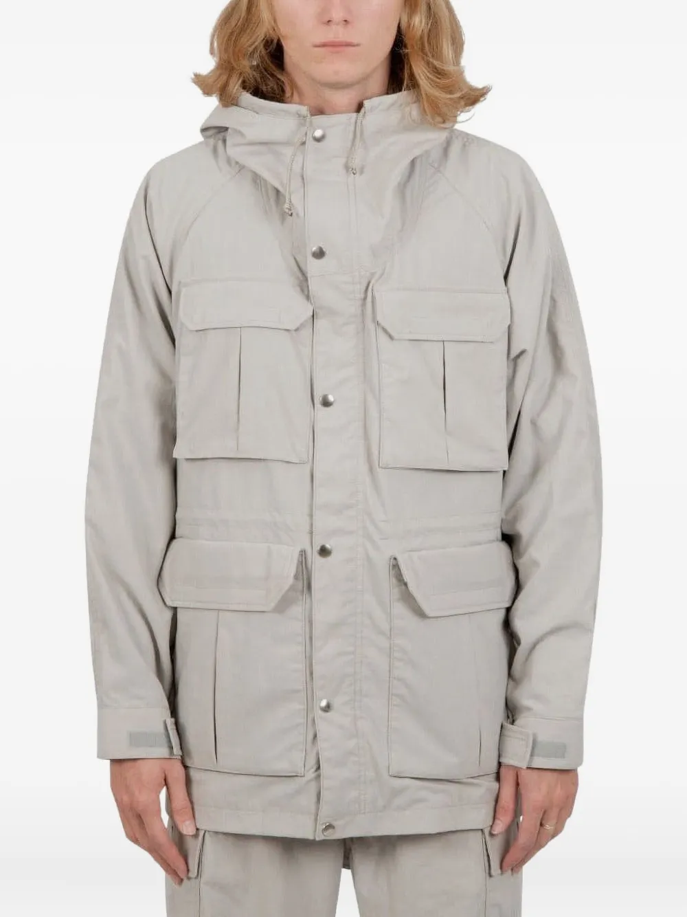 Куртка с капюшоном и множеством карманов C.P. Company, серый 
Куртка с капюшоном и множеством карманов C.P. Company, серый