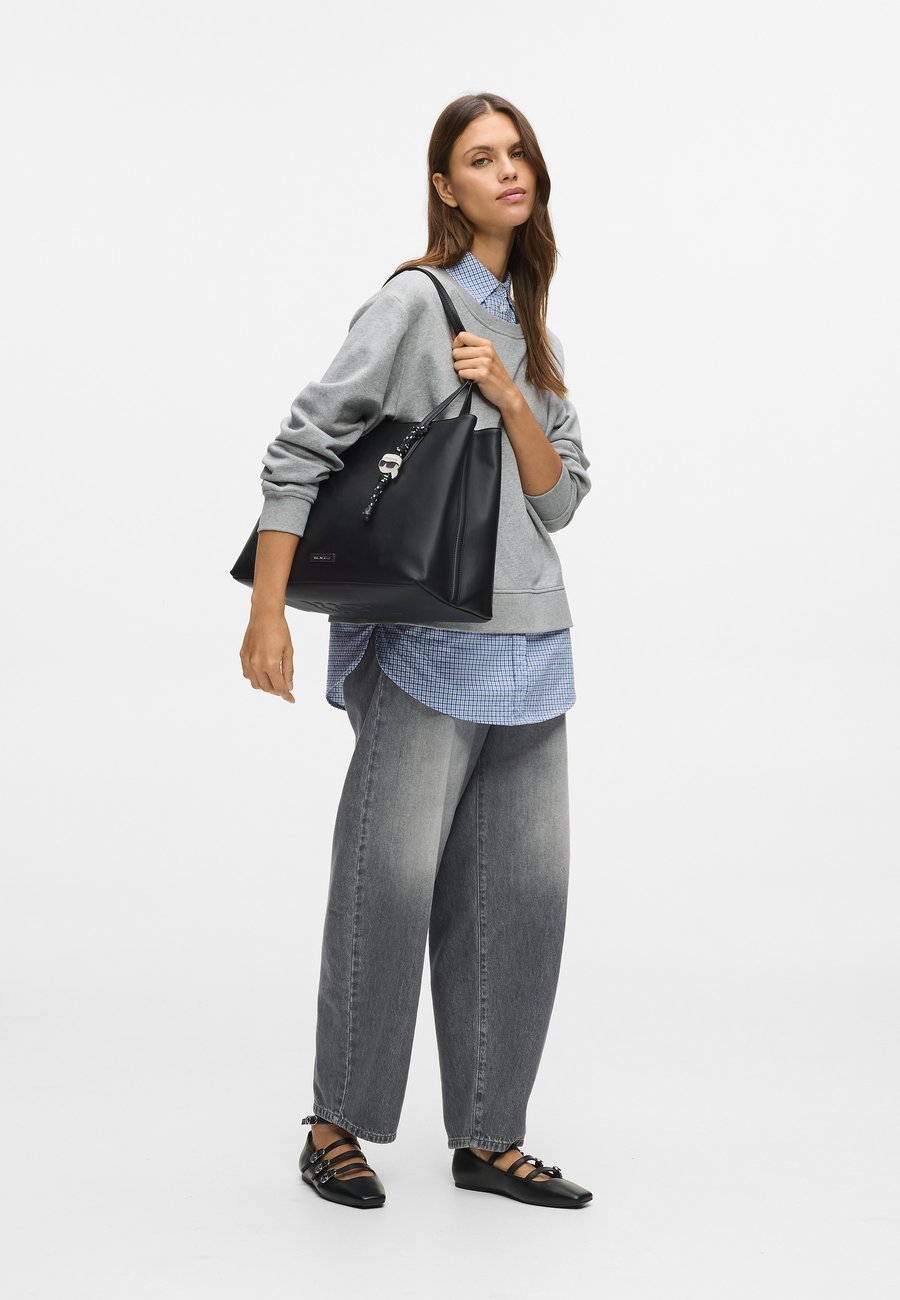 Сумка-шоппер KARL LAGERFELD IKON , Black
Сумка-шоппер KARL LAGERFELD IKON , Black