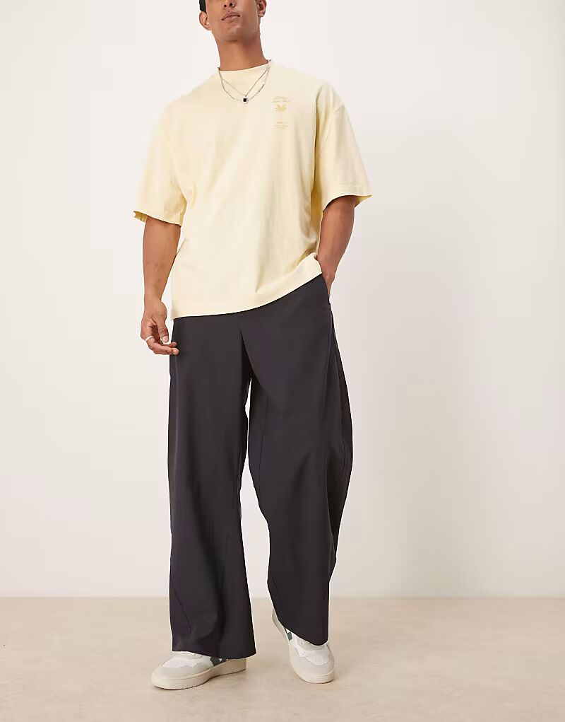 Брюки ASOS DESIGN с перекрученной подковой черного цвета
Брюки ASOS DESIGN с перекрученной подковой черного цвета