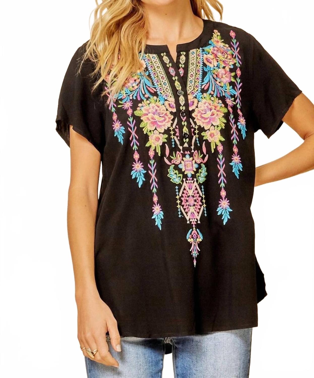 Черный топ с коротким рукавом и вышивкой ANDREE BY UNIT
Черный топ с коротким рукавом и вышивкой ANDREE BY UNIT