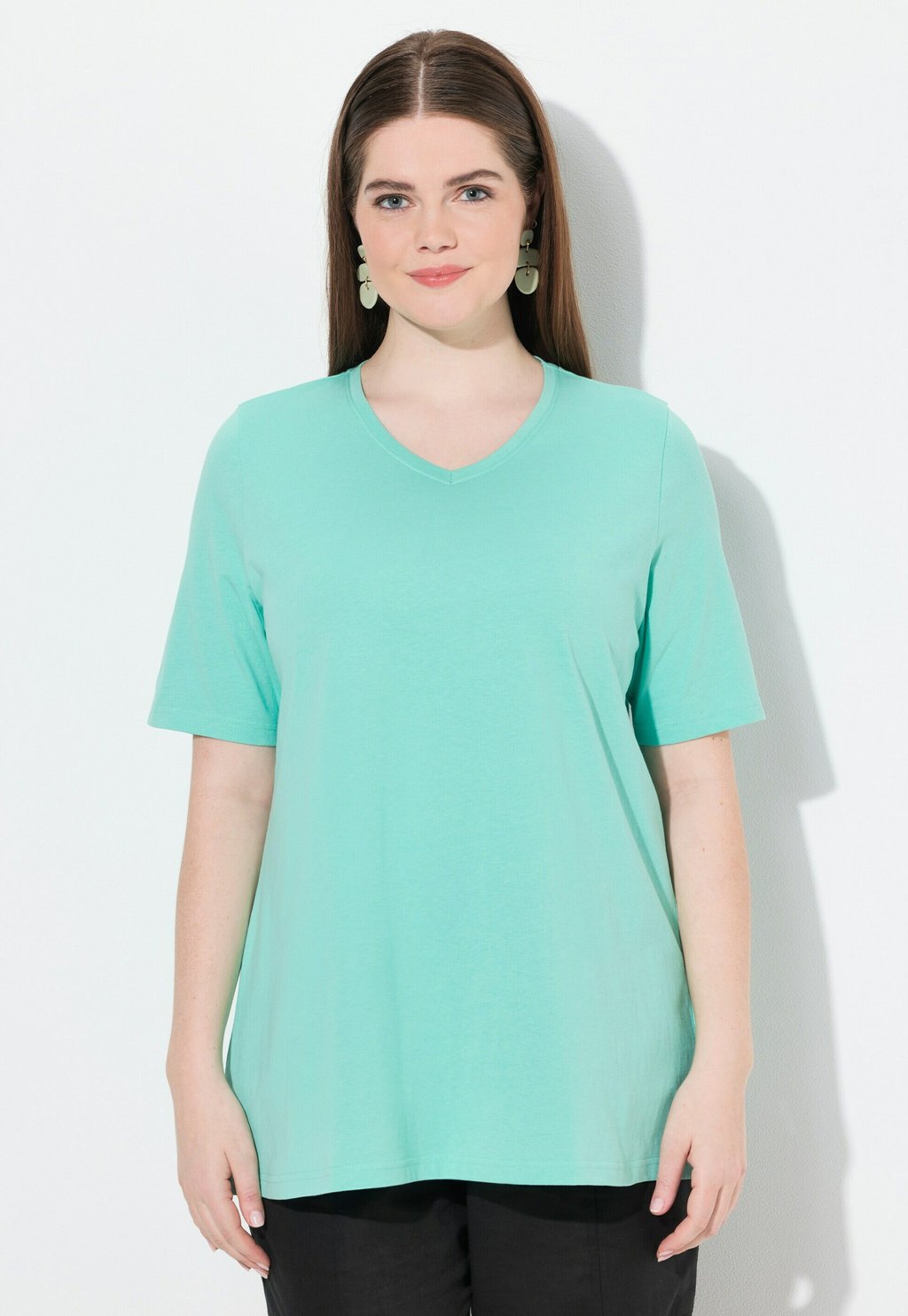 Базовая футболка LOT DE 2 Ulla Popken, зеленый
Базовая футболка LOT DE 2 Ulla Popken, зеленый