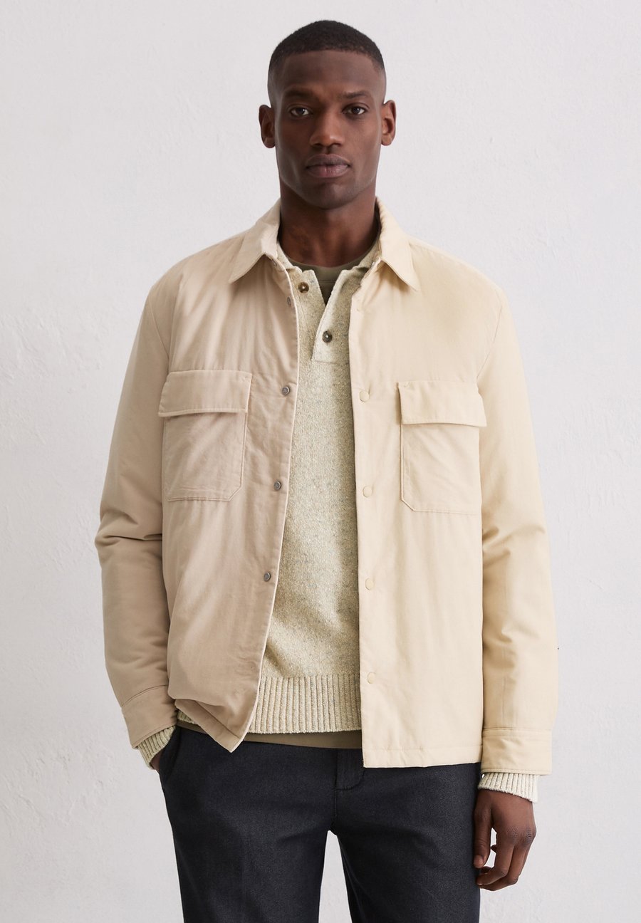 Куртка Marc O'Polo OVERSHIRT WITH PADDING FLAP AND SIDE POCKETS STRAIGHT HEM, Light Oat/Beige
Куртка Marc O'Polo OVERSHIRT WITH PADDING FLAP AND SIDE POCKETS STRAIGHT HEM, Light Oat/Beige