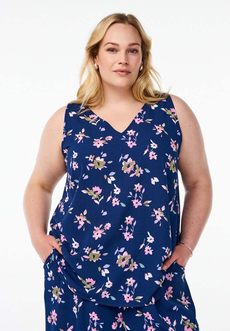 Блуза Zizzi BEDRUCKTES MIT V-AUSSCHNITT, Blue Flower/Blue
Блуза Zizzi BEDRUCKTES MIT V-AUSSCHNITT, Blue Flower/Blue