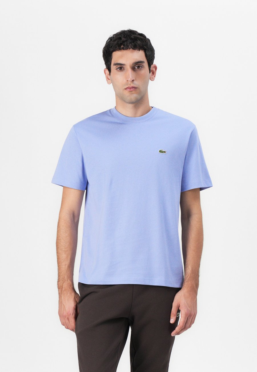 Футболка Lacoste Basic T-shirt, Delphinium/Mauve, Розовый, Футболка Lacoste Basic T-shirt, Delphinium/Mauve
Футболка Lacoste Basic T-shirt, Delphinium/Mauve, Розовый, Футболка Lacoste Basic T-shirt, Delphinium/Mauve
