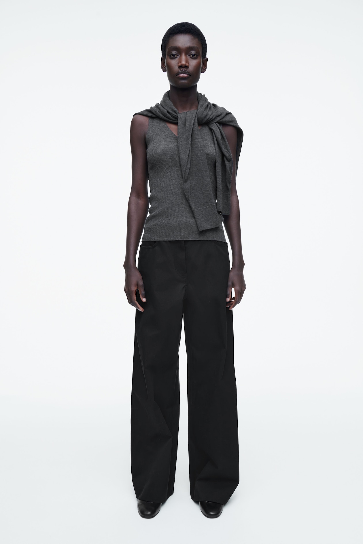 Хлопковые широкие брюки COS, черный
Хлопковые широкие брюки COS, черный