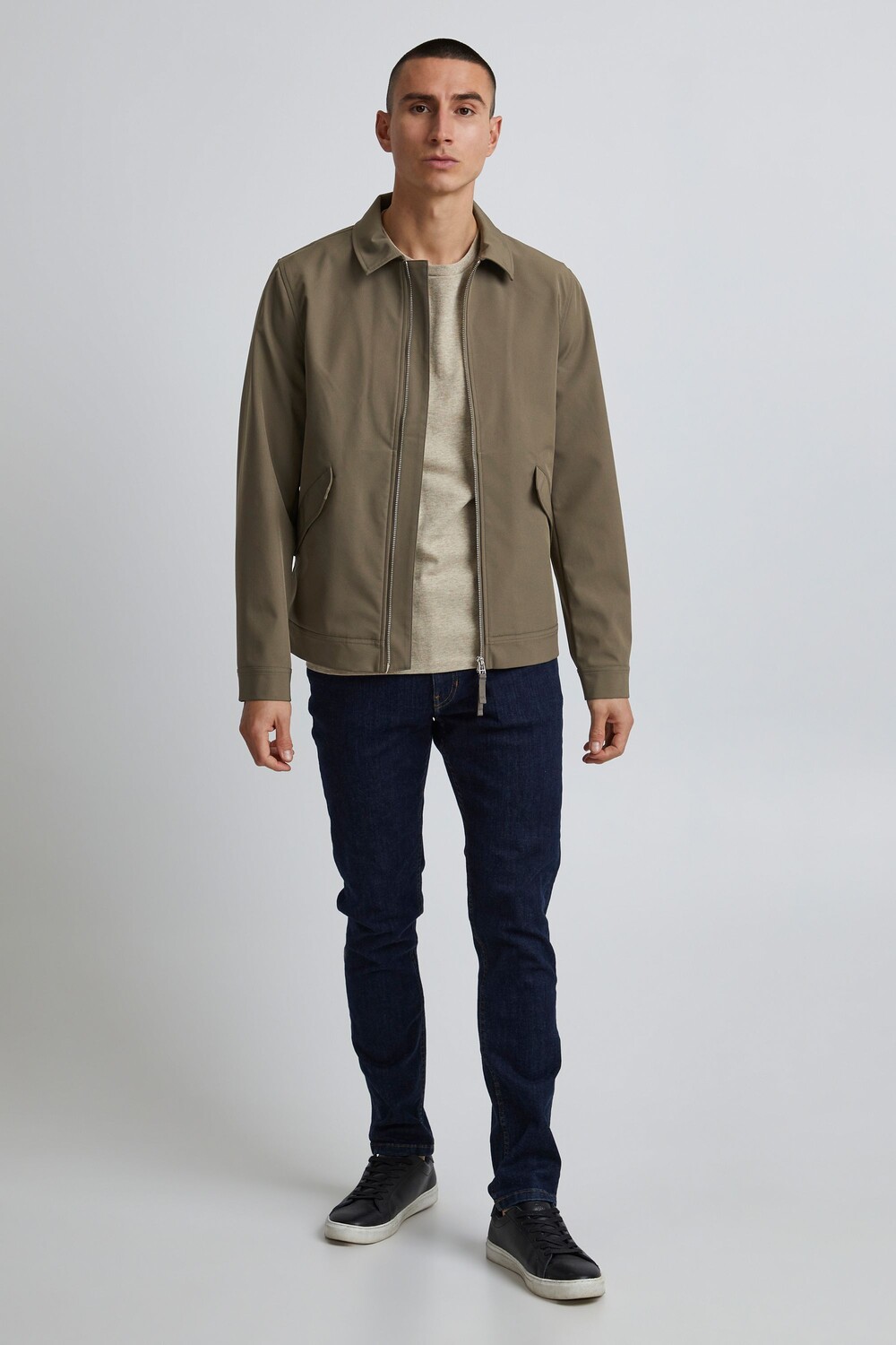 Куртка CASUAL FRIDAY Kurzjacke, зеленый 
Куртка CASUAL FRIDAY Kurzjacke, зеленый