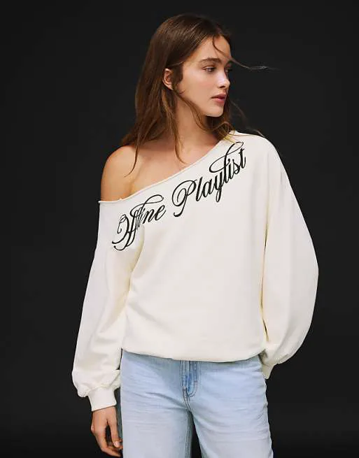 Бежевый свитшот с асимметричным принтом Bershka
Бежевый свитшот с асимметричным принтом Bershka