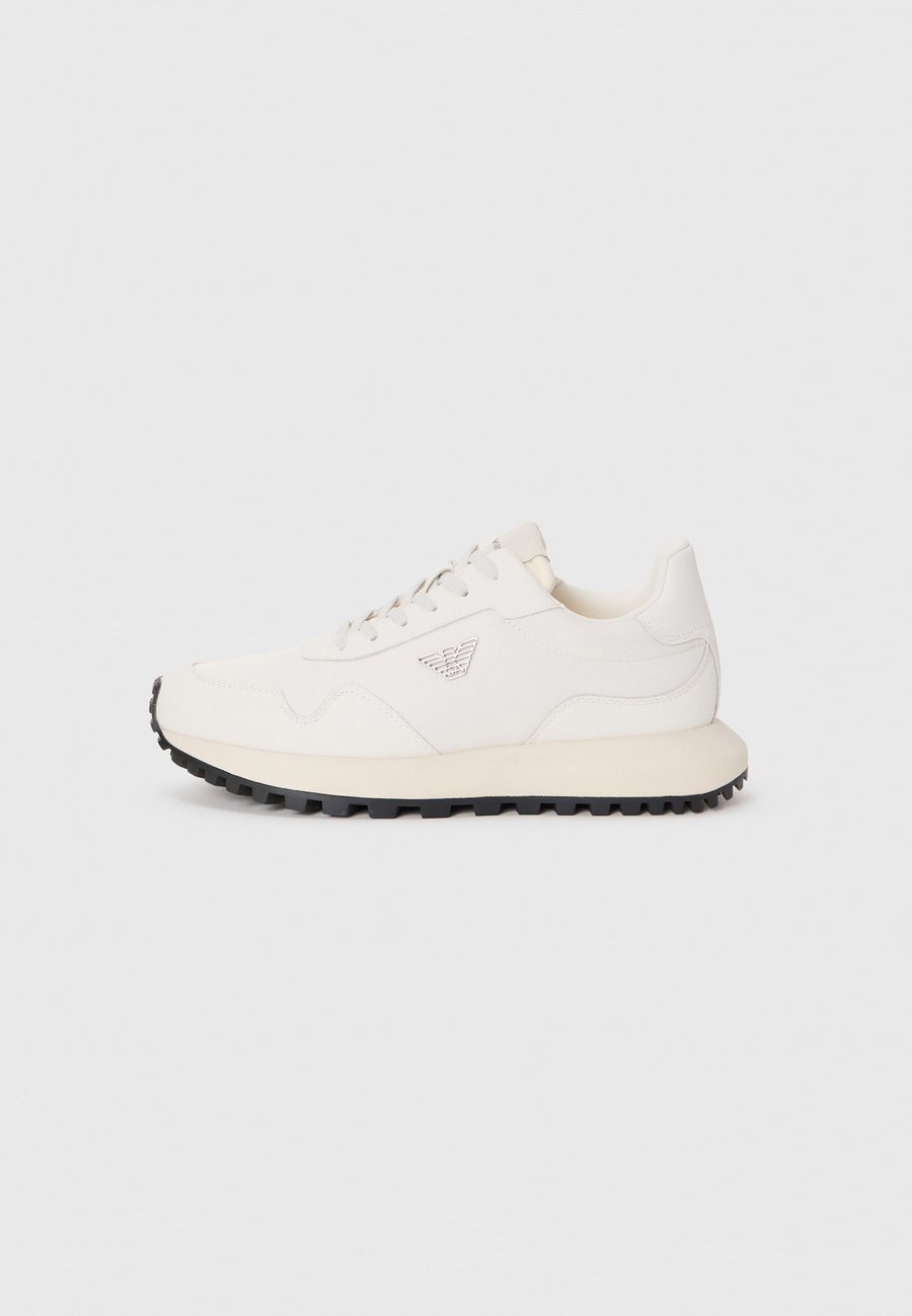 Кроссовки Emporio Armani Trainers, Off White/Off-White
Кроссовки Emporio Armani Trainers, Off White/Off-White