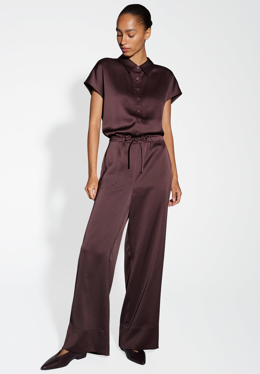 Комбинезон OPUS RELAXED FIT CRASH OPTIC, Dark Grape/Dark Purple
Комбинезон OPUS RELAXED FIT CRASH OPTIC, Dark Grape/Dark Purple