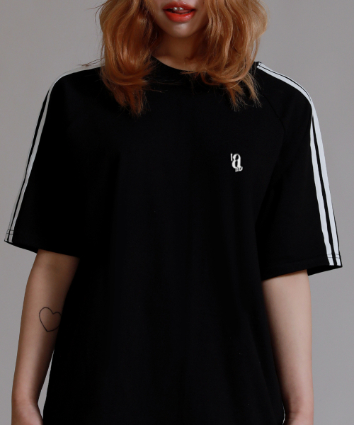 LIKE THE MOST Спортивная футболка с коротким рукавом реглан, свободного кроя, черная
LIKE THE MOST Спортивная футболка с коротким рукавом реглан, свободного кроя, черная