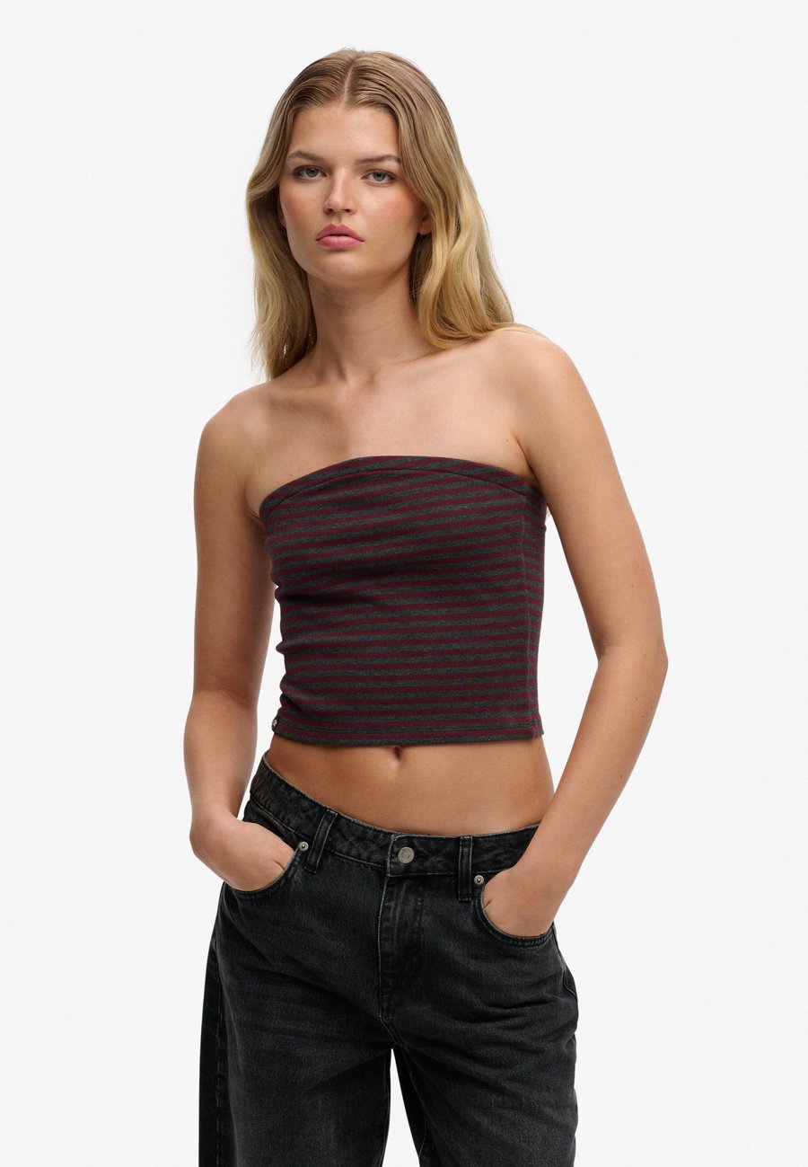 Топ Superdry & Co ATHLETIC ESSENTIALS , Port Red Stripe/Red
Топ Superdry & Co ATHLETIC ESSENTIALS , Port Red Stripe/Red