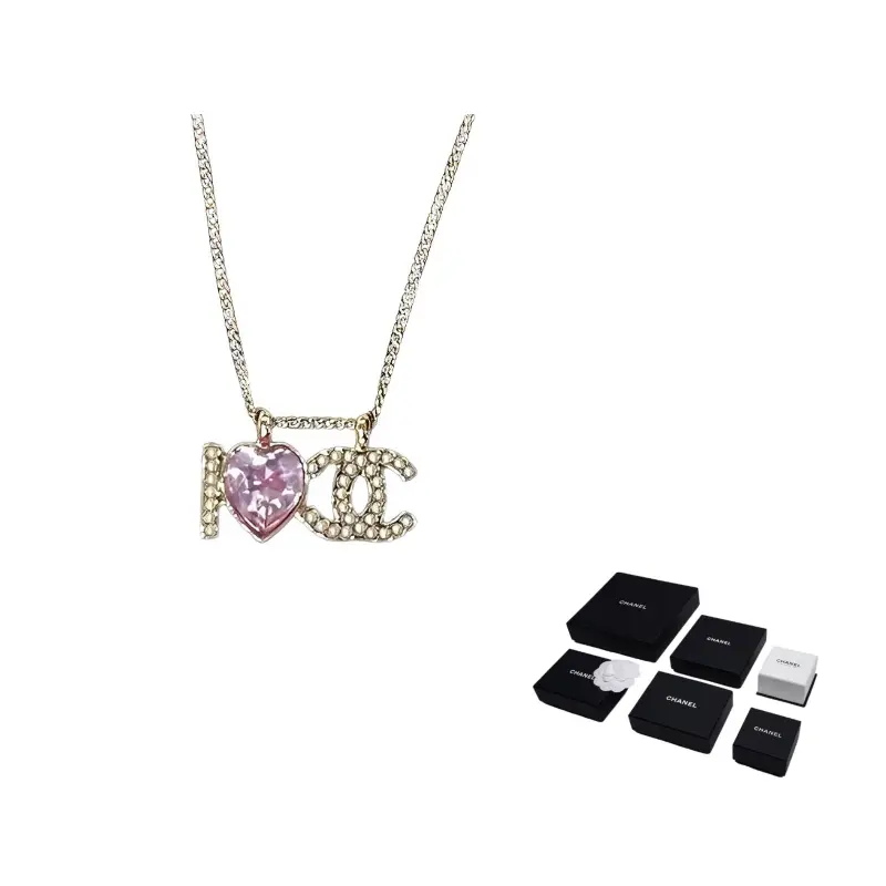 Кулон Crystal Heart I Love Cc Logo CHANEL, золотой
Кулон Crystal Heart I Love Cc Logo CHANEL, золотой