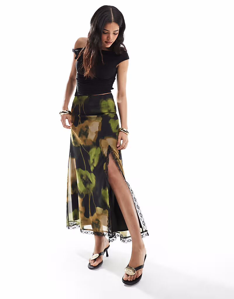 Юбка миди Miss Selfridge с отделкой пико и размытым цветочным принтом
Юбка миди Miss Selfridge с отделкой пико и размытым цветочным принтом