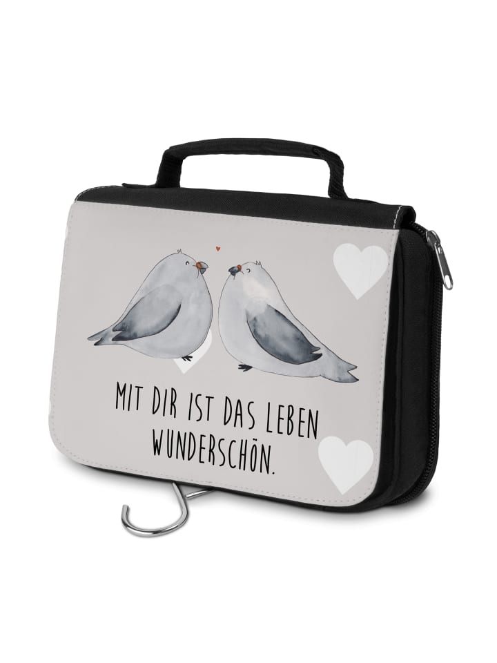 Mr. & Mrs. Panda Косметичка с изображением голубок и надписью пастельно-серого цвета
Mr. & Mrs. Panda Косметичка с изображением голубок и надписью пастельно-серого цвета