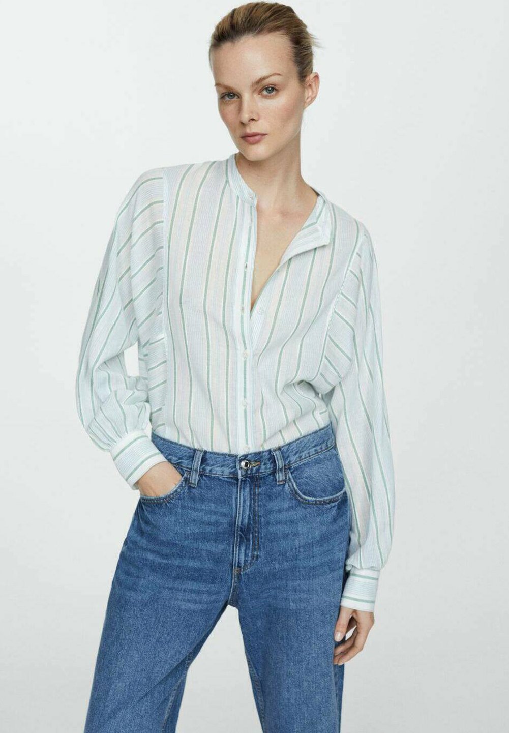 Блузка на пуговицах Mango, темно-синий
Блузка на пуговицах Mango, темно-синий