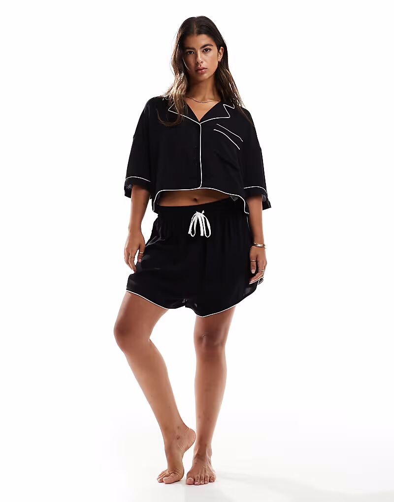 Супермягкие облегающие мини-пижамные шорты ASOS DESIGN черного цвета с контрастной окантовкой
Супермягкие облегающие мини-пижамные шорты ASOS DESIGN черного цвета с контрастной окантовкой