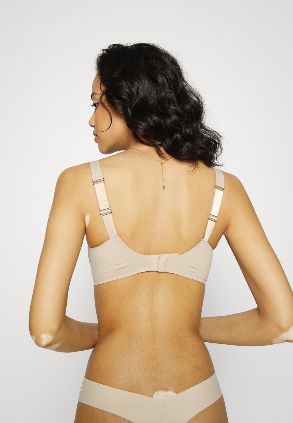 Бюстгальтер-майка Svea Lindex, бежевый
Бюстгальтер-майка Svea Lindex, бежевый