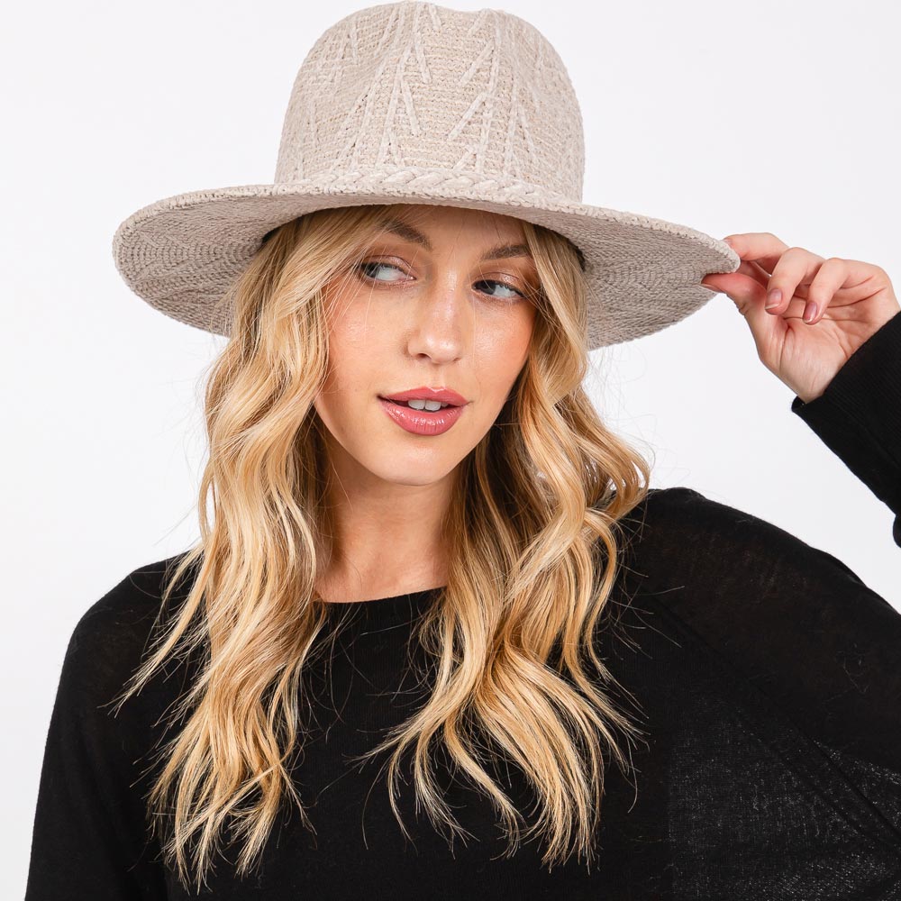 FASHNZFAB Федора с узором из синели и плетеной лентой
FASHNZFAB Федора с узором из синели и плетеной лентой