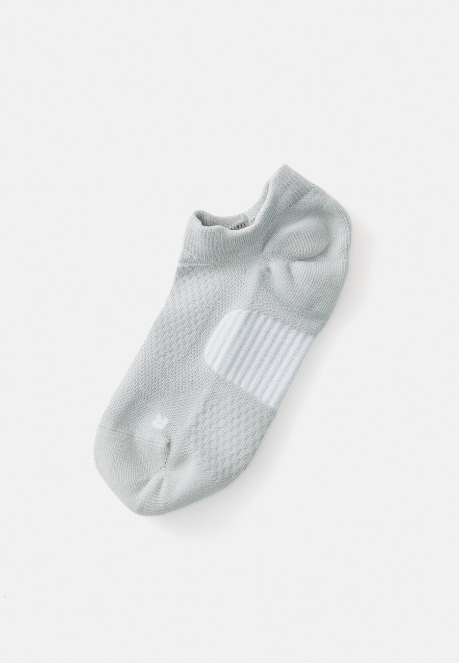 Носки Nike Performance FAST UNISEX, Light Smoke Grey/Pure Platinum/White/Grey
Носки Nike Performance FAST UNISEX, Light Smoke Grey/Pure Platinum/White/Grey