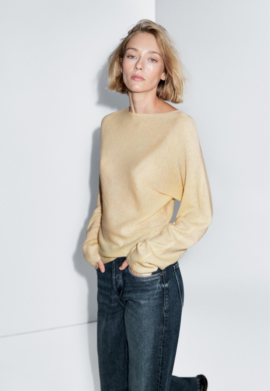Джемпер Massimo Dutti BOAT NECK WITH RAGLAN SLEEVE, Yellow
Джемпер Massimo Dutti BOAT NECK WITH RAGLAN SLEEVE, Yellow