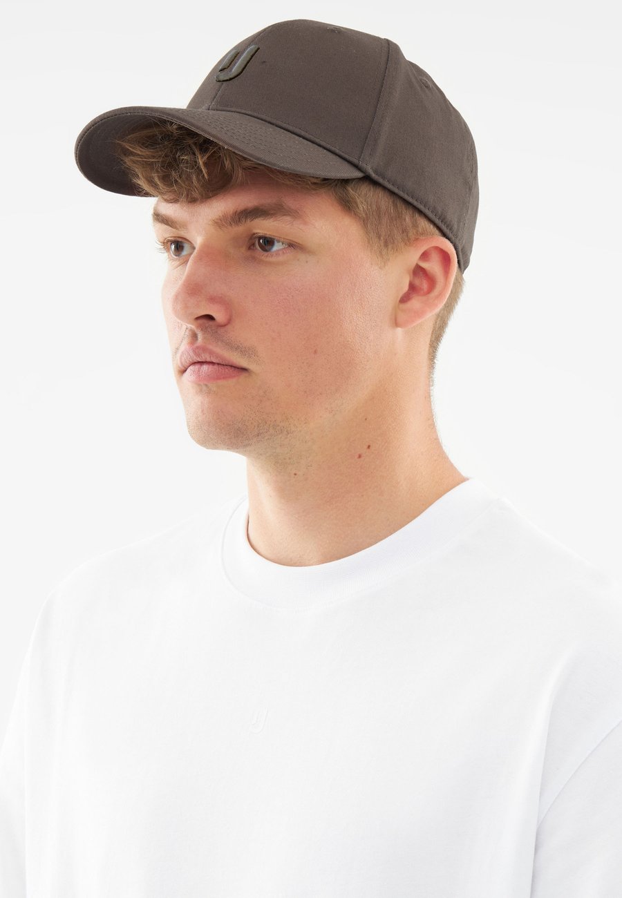 Бейсболка Johnny Urban JASON, Blue Cream/Light Grey
Бейсболка Johnny Urban JASON, Blue Cream/Light Grey