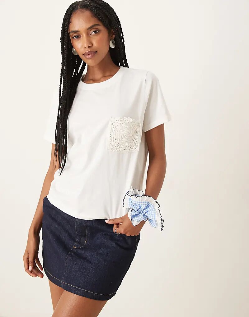 Футболка JDY с карманом, связанным крючком, белого цвета
Футболка JDY с карманом, связанным крючком, белого цвета