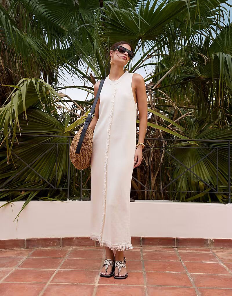 Трикотажное платье мидакси ASOS DESIGN с бахромой спереди, кремового цвета
Трикотажное платье мидакси ASOS DESIGN с бахромой спереди, кремового цвета