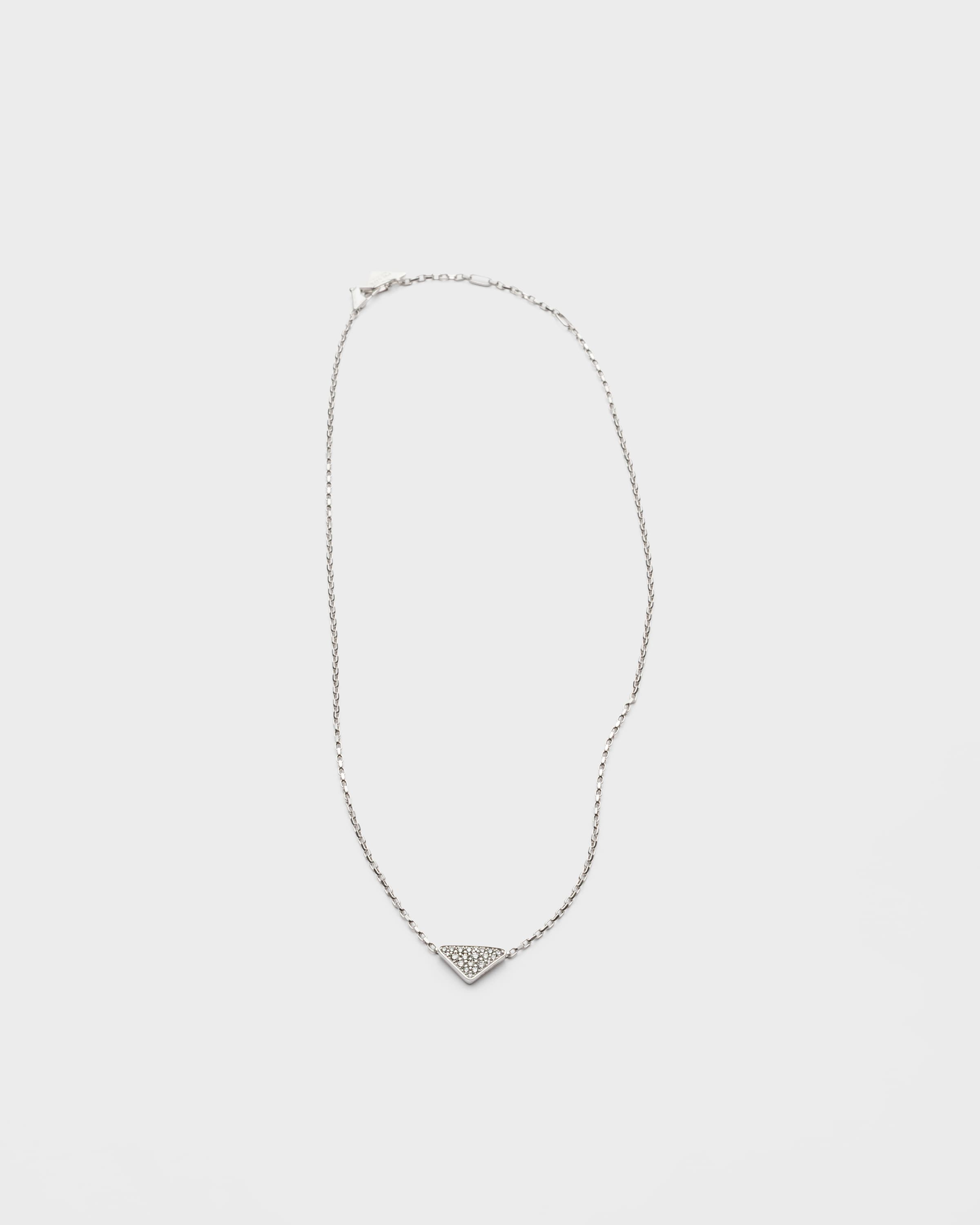 Кулон-микро треугольник Eternal Gold из белого золота с бриллиантами Prada, серебряный
Кулон-микро треугольник Eternal Gold из белого золота с бриллиантами Prada, серебряный