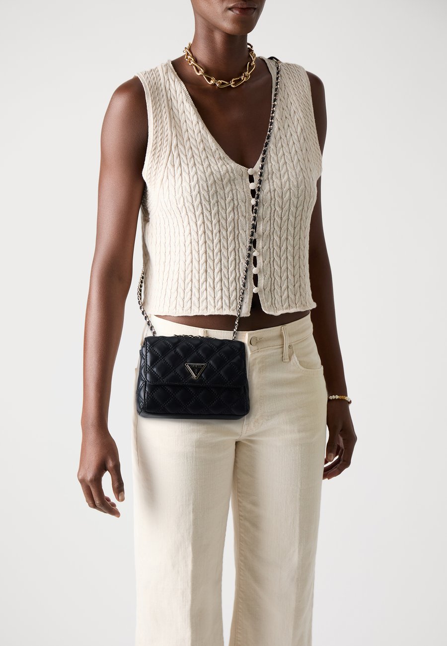 Сумка кросс-боди Guess GIULLY MINI COMP CVRT FLP, Black
Сумка кросс-боди Guess GIULLY MINI COMP CVRT FLP, Black