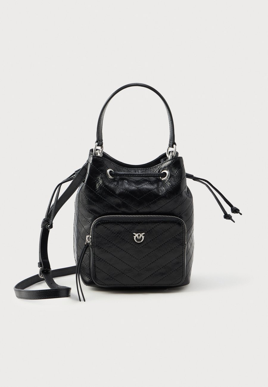 Сумка Pinko BUCKET, Nero Limousine/Silver-Coloured/Black
Сумка Pinko BUCKET, Nero Limousine/Silver-Coloured/Black