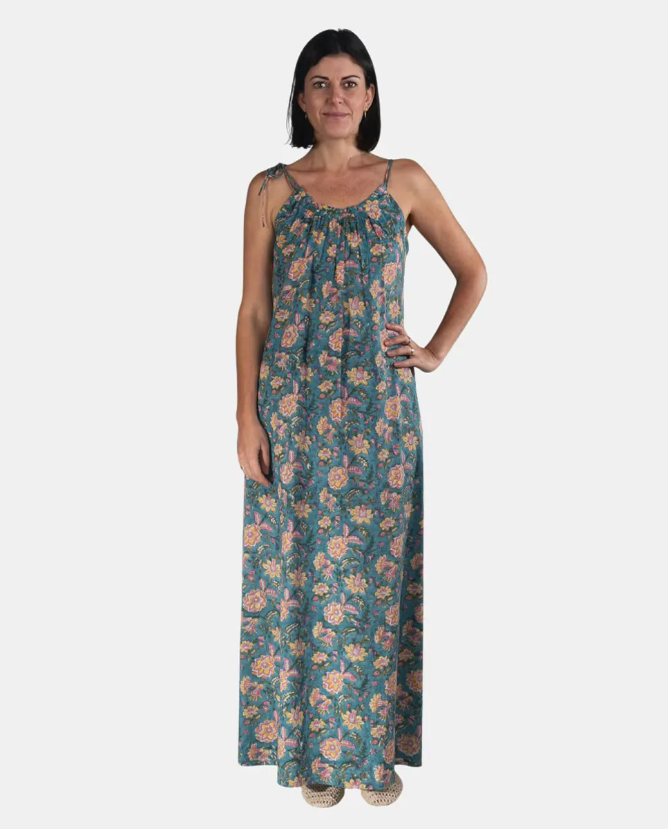 Длинный кафтан с цветочным принтом Kbas, синий
Длинный кафтан с цветочным принтом Kbas, синий