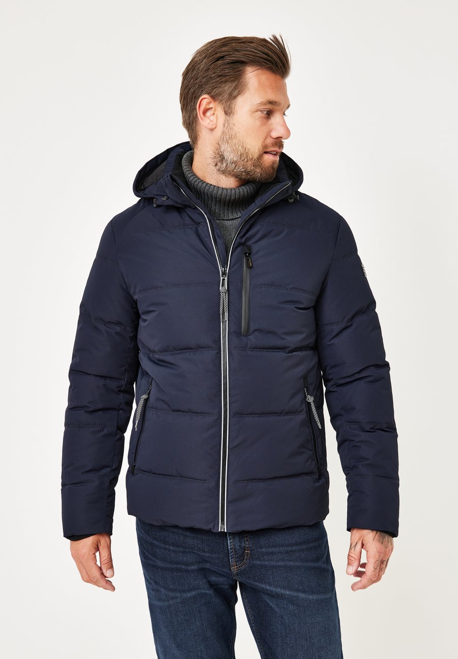 Куртка Redpoint OLIVER MIT ABNEHMBARER KAPUZE, Navy/Dark Blue
Куртка Redpoint OLIVER MIT ABNEHMBARER KAPUZE, Navy/Dark Blue