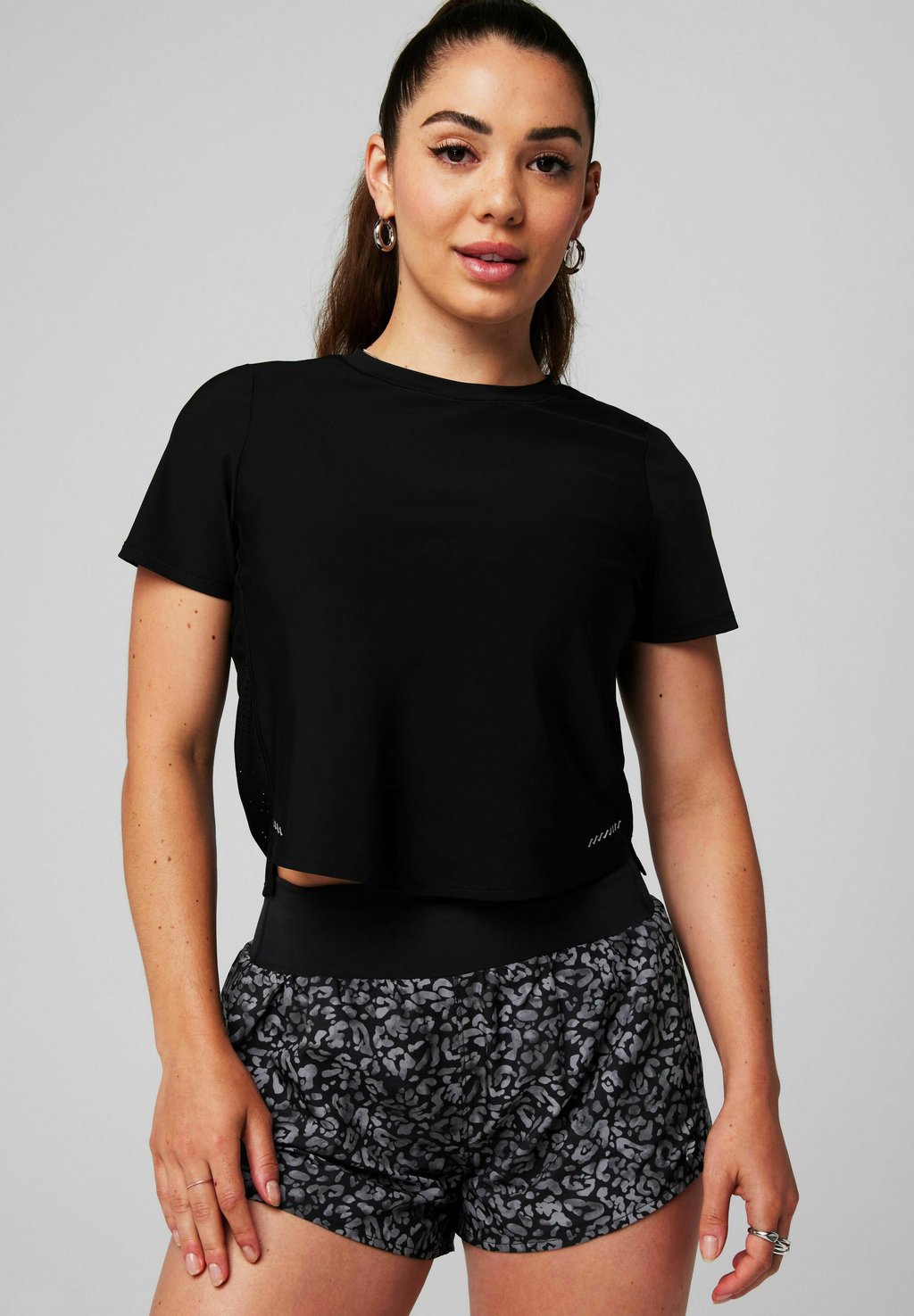 Спортивная футболка Fabletics, черный 
Спортивная футболка Fabletics, черный