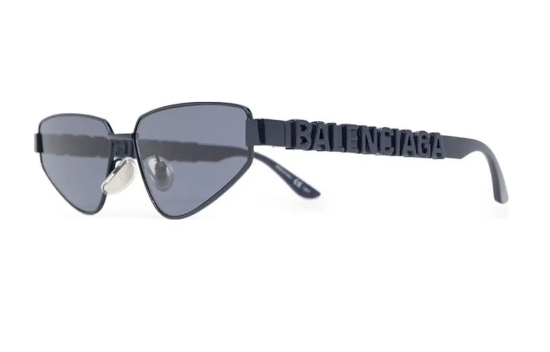 Солнцезащитные очки Cat Eye Balenciaga
Солнцезащитные очки Cat Eye Balenciaga