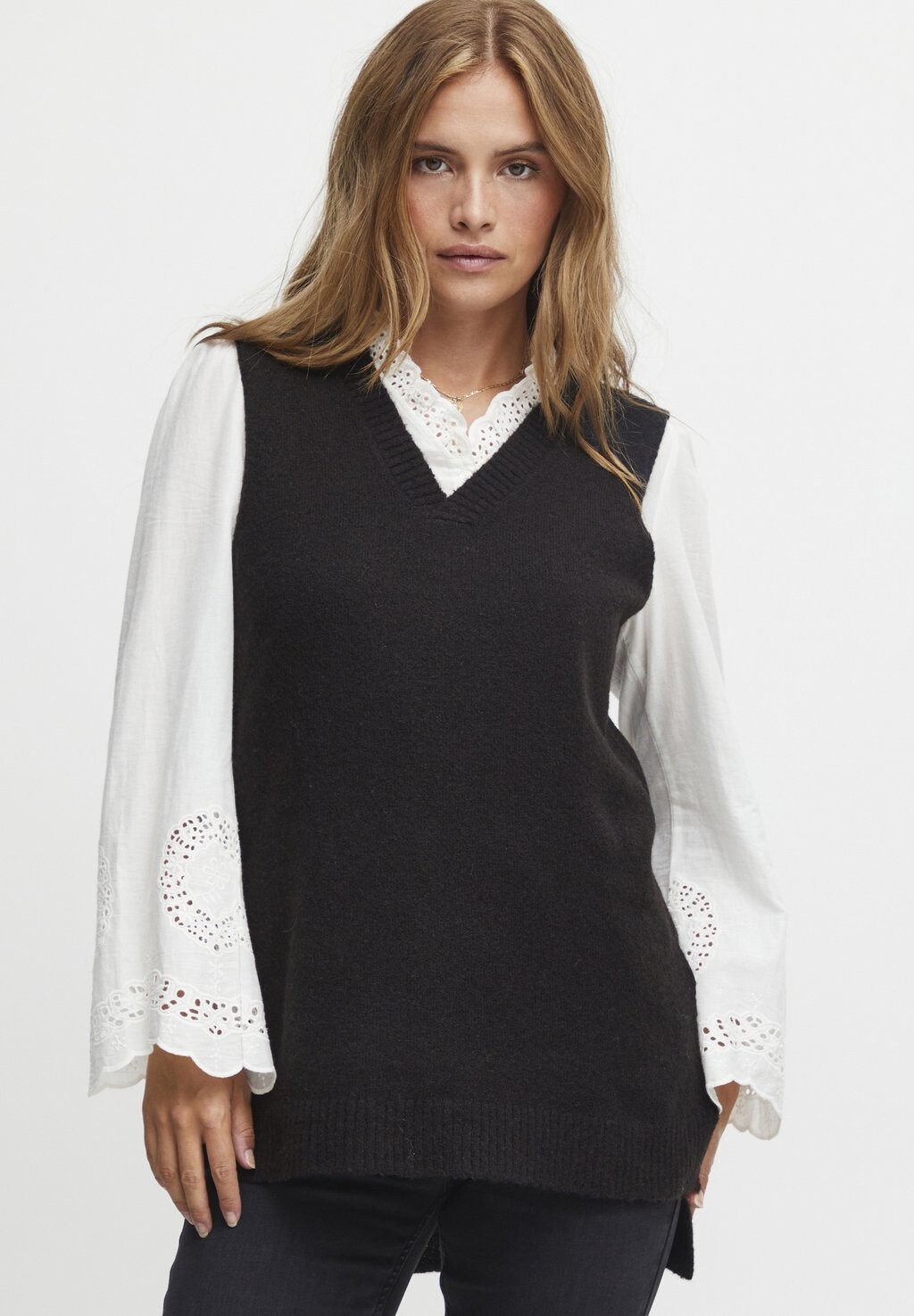 Топ SLIPOVER V-NECK PULZ, цвет black beauty
Топ SLIPOVER V-NECK PULZ, цвет black beauty