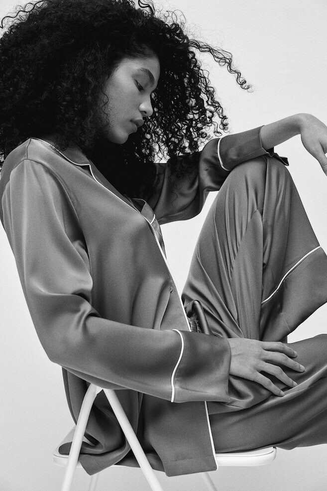 Атласная пижама H&M, зеленый
Атласная пижама H&M, зеленый