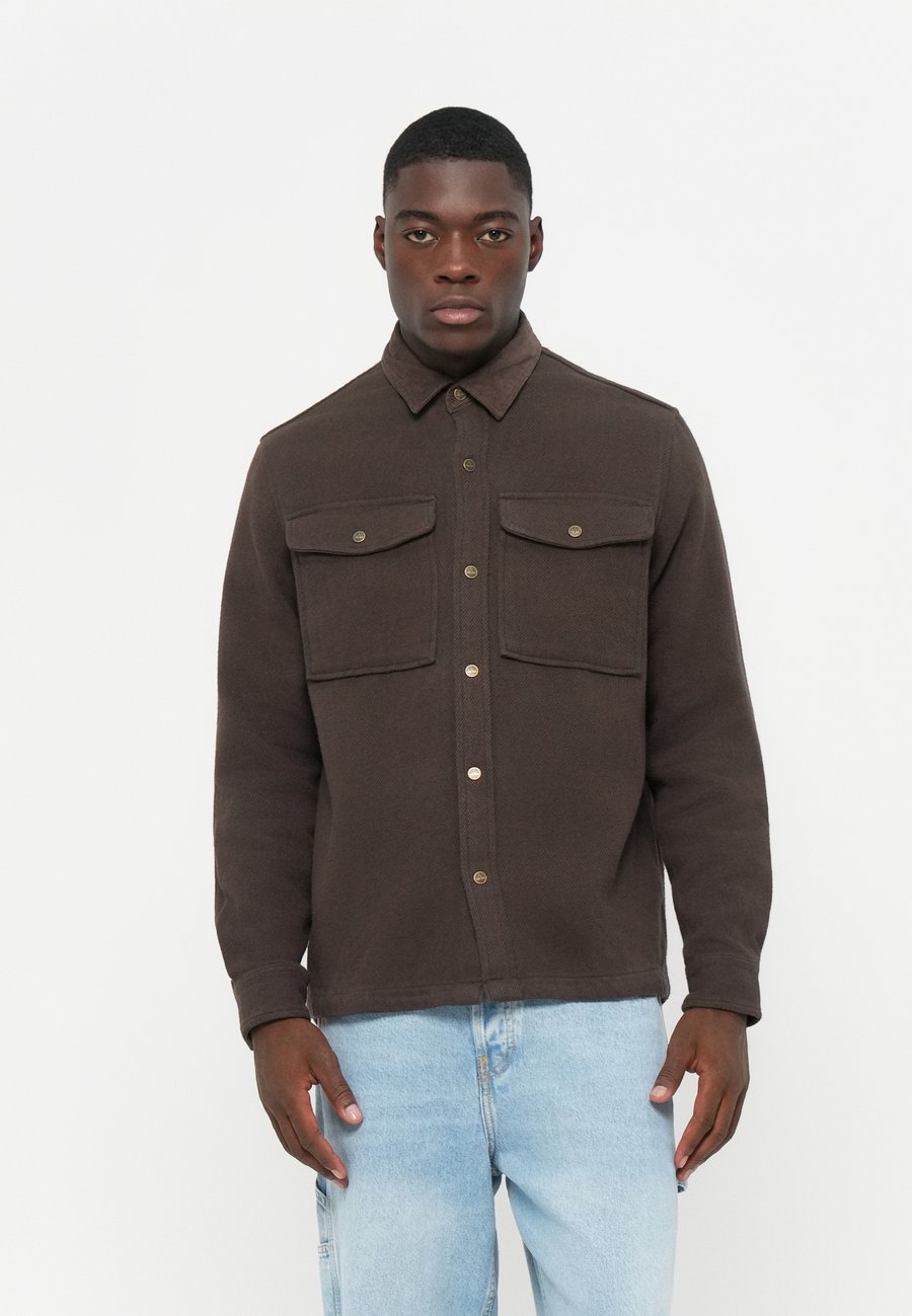 Куртка Timberland COLLAR UTILITY OVERSHIRT, Chocolate Brown/Dark Brown
Куртка Timberland COLLAR UTILITY OVERSHIRT, Chocolate Brown/Dark Brown