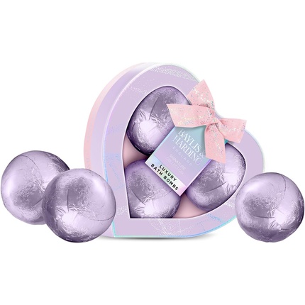 Роскошный подарочный набор «Бомба для ванны в форме сердца» с маслом жожоба, ванили и миндаля Baylis & Harding
Роскошный подарочный набор «Бомба для ванны в форме сердца» с маслом жожоба, ванили и миндаля Baylis & Harding