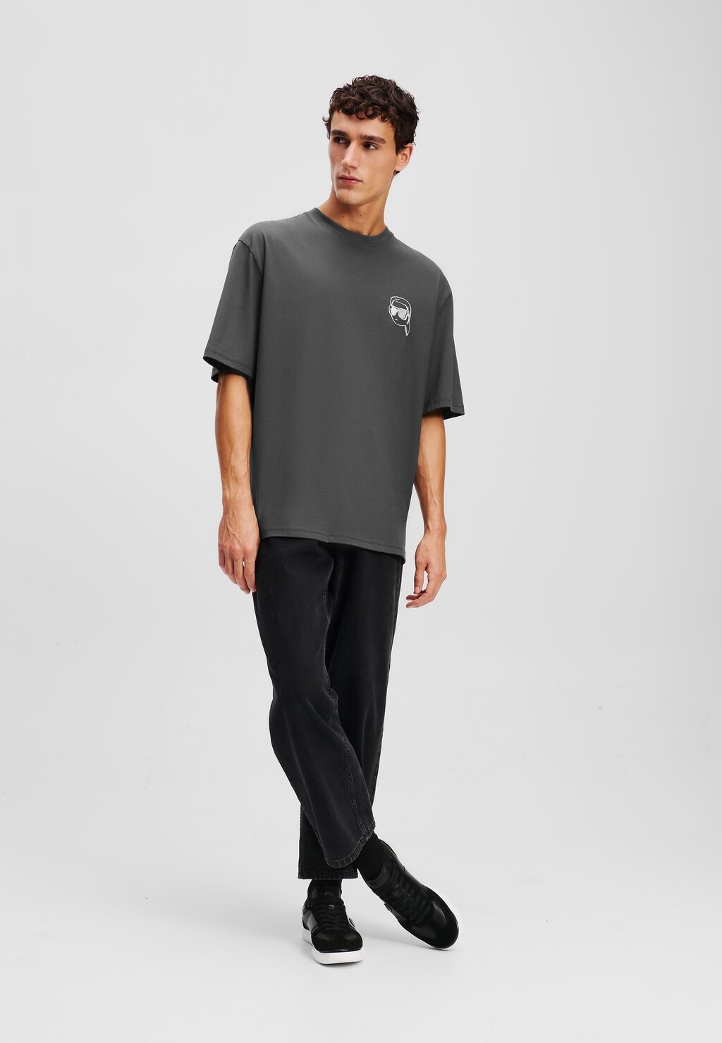 Футболка с принтом IKON KARL LAGERFELD, черный
Футболка с принтом IKON KARL LAGERFELD, черный