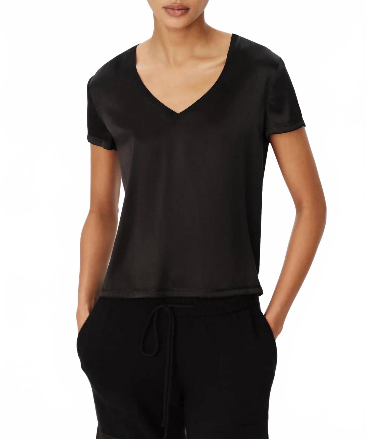 Черная футболка с V-вырезом из стретч-шамбрена ATM
Черная футболка с V-вырезом из стретч-шамбрена ATM