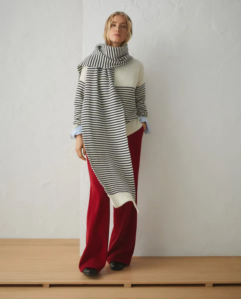 Женский вязаный свитер с круглым вырезом Lloyd's, темно-синий
Женский вязаный свитер с круглым вырезом Lloyd's, темно-синий