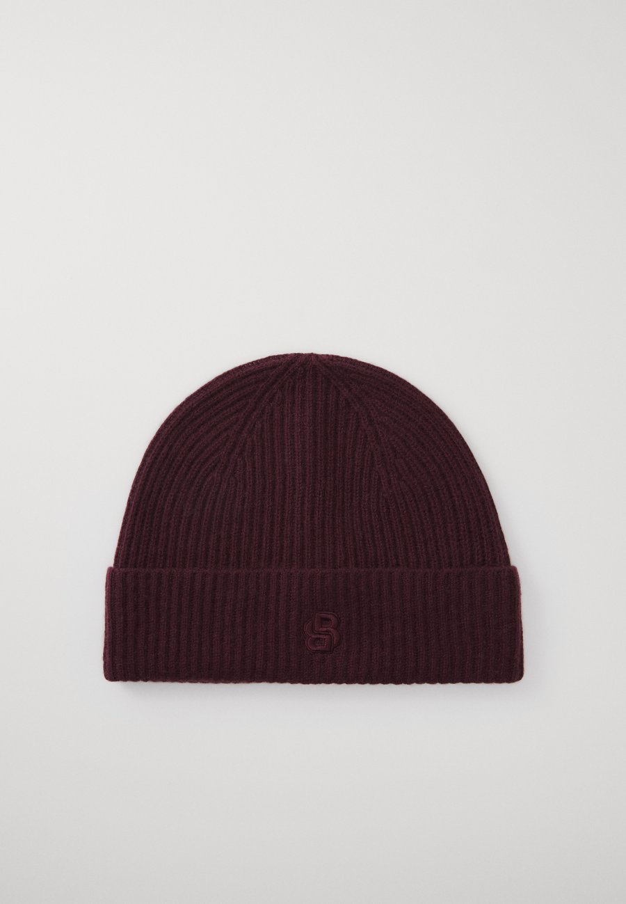 Шапка BOSS LEAH ICON, Dark Purple/Bordeaux
Шапка BOSS LEAH ICON, Dark Purple/Bordeaux