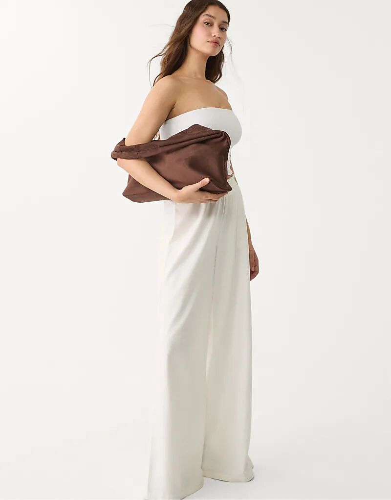 Сумка через плечо Stradivarius из искусственной замши коричневого цвета
Сумка через плечо Stradivarius из искусственной замши коричневого цвета