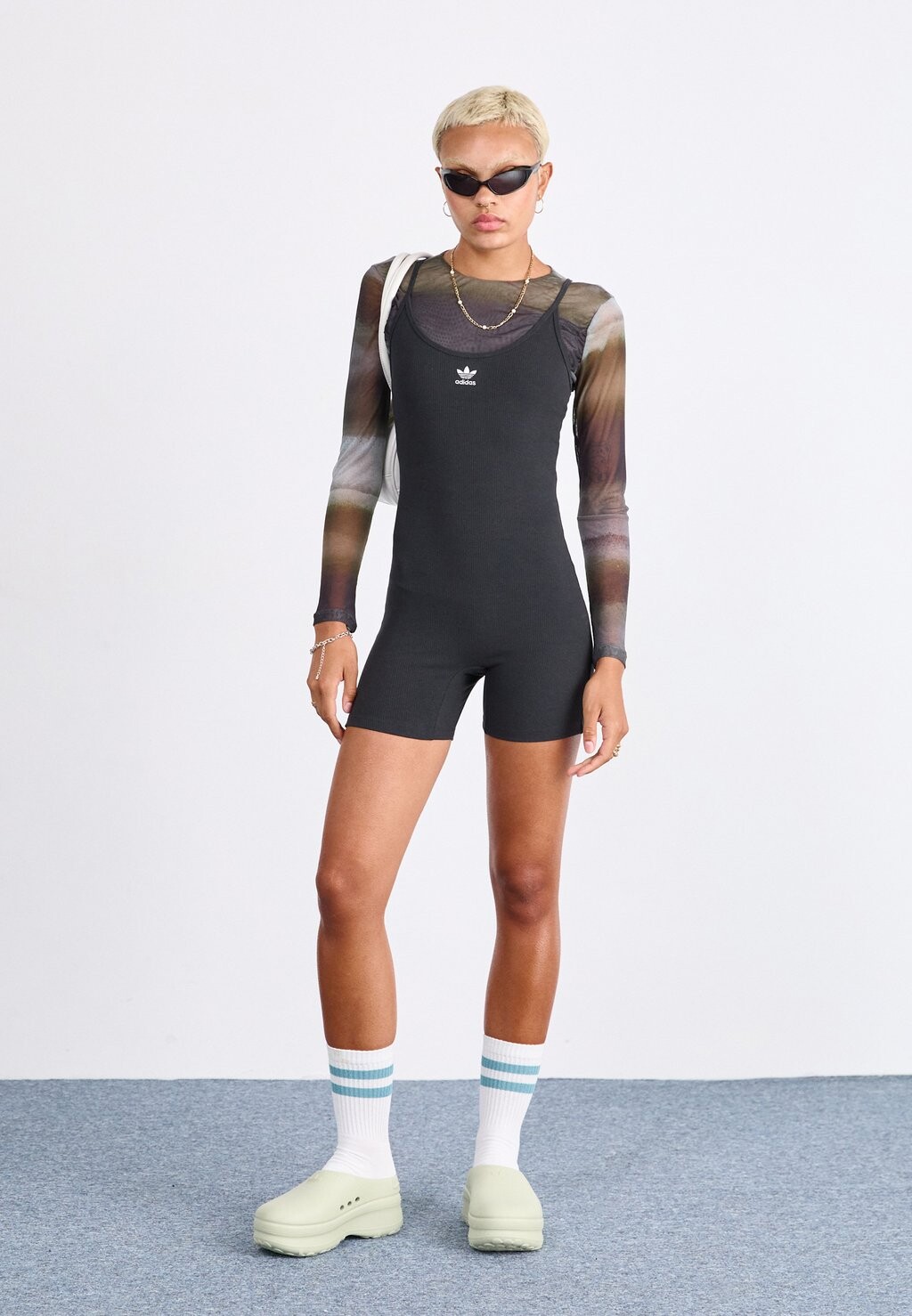 Комбинезон ONESIE adidas, черный
Комбинезон ONESIE adidas, черный