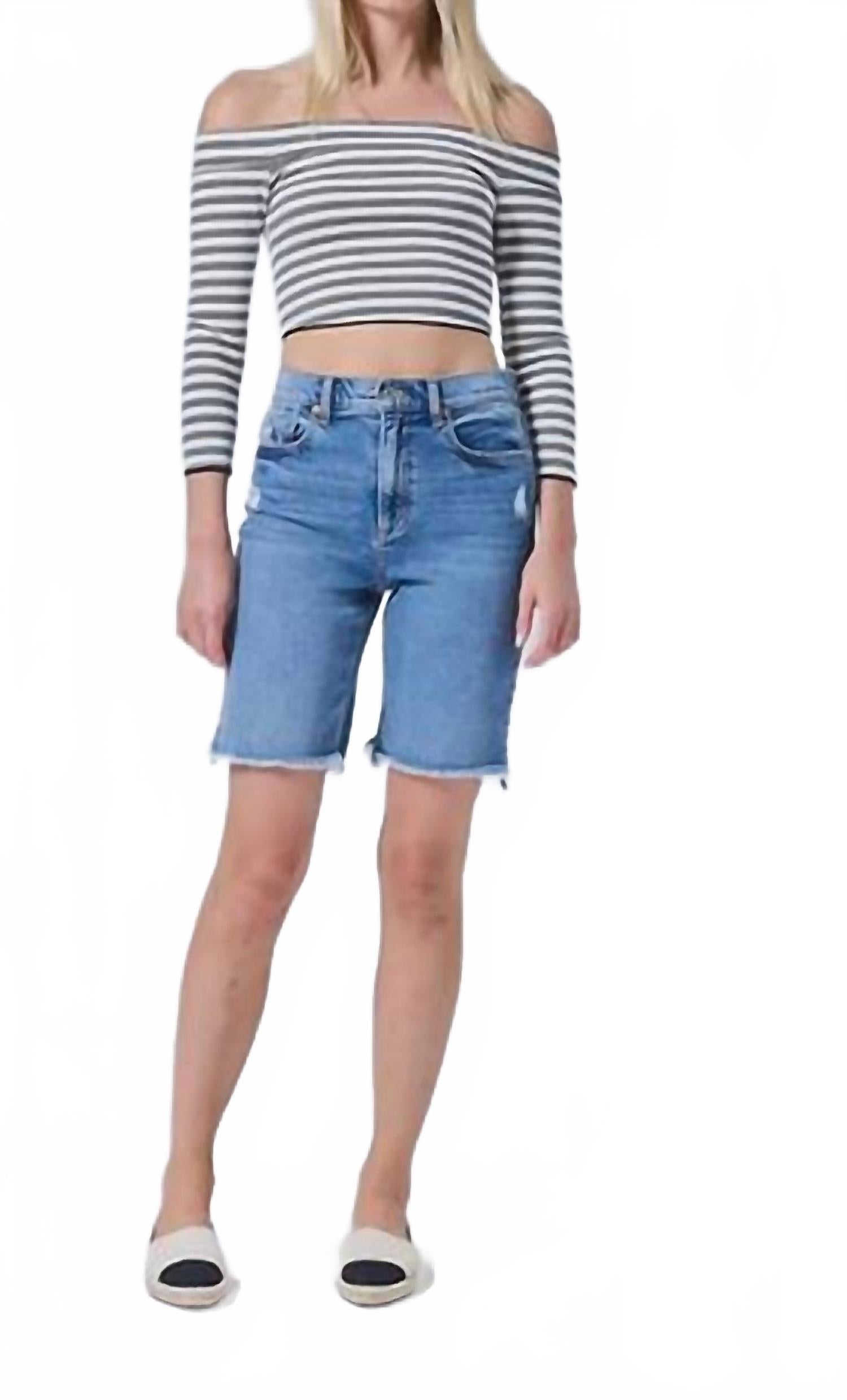 Бермуды с легким потертостями на бедрах в темно-среднем оттенке Sneak peek, Medium Dark
Бермуды с легким потертостями на бедрах в темно-среднем оттенке Sneak peek, Medium Dark