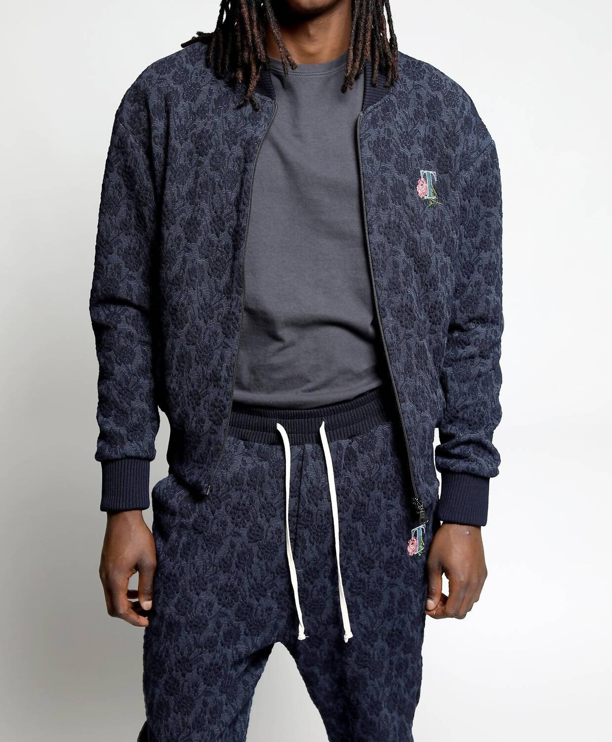 Блистерная куртка с цветочным 3D-принтом Twilight TWENTY MONTREAL
Блистерная куртка с цветочным 3D-принтом Twilight TWENTY MONTREAL