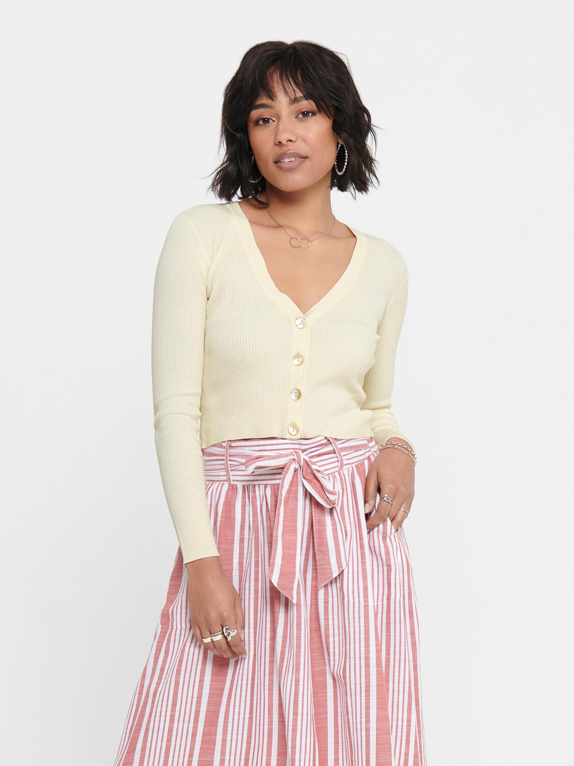 Кардиган JACQUELINE de YONG Kurze Dünne Langarm Strickjacke V Neck Basic JDYDONNEL, бежевый
Кардиган JACQUELINE de YONG Kurze Dünne Langarm Strickjacke V Neck Basic JDYDONNEL, бежевый