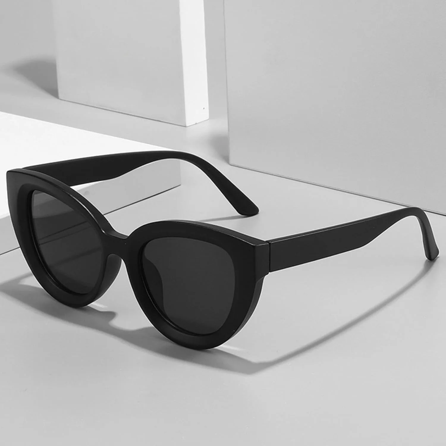 Модные большие солнцезащитные очки «кошачий глаз» для женщин, конфетных цветов, с защитой от УФ-излучения UV400, в стиле ретро для мужчин HHZZYVY, Dark Red Tea
Модные большие солнцезащитные очки «кошачий глаз» для женщин, конфетных цветов, с защитой от УФ-излучения UV400, в стиле ретро для мужчин HHZZYVY, Dark Red Tea